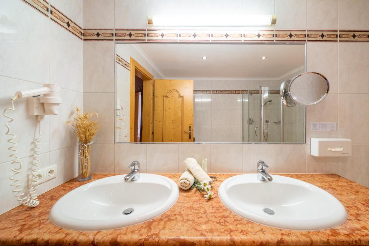Biohotel Rastbichlhof Neustift im Stubaital Buitenkant foto