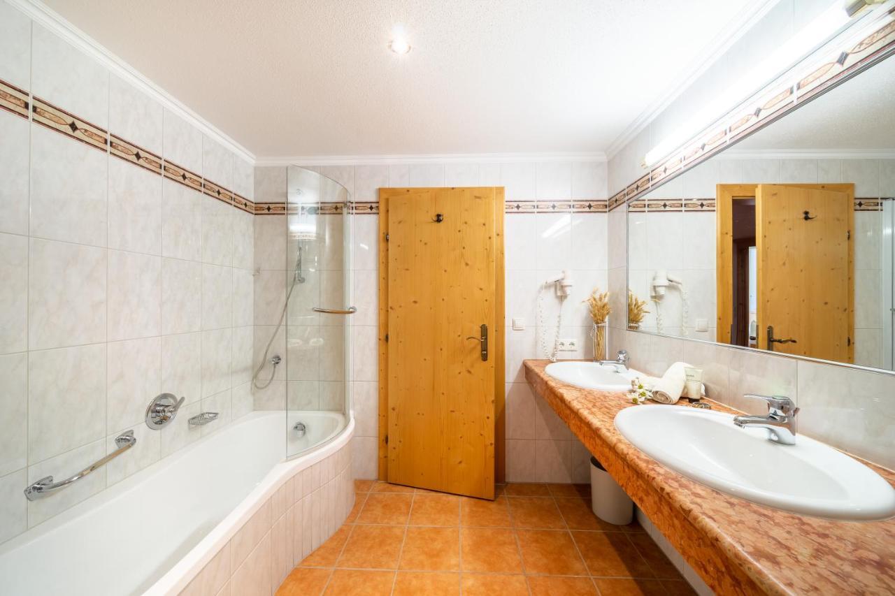 Biohotel Rastbichlhof Neustift im Stubaital Buitenkant foto